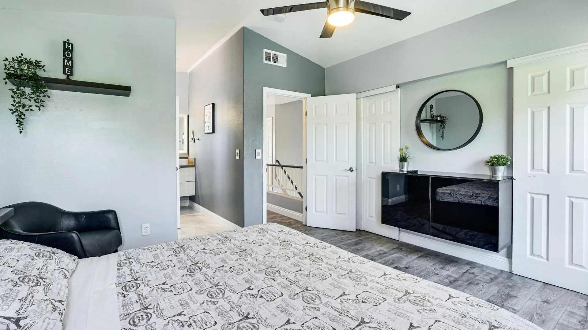 Dog-Friendly Las Vegas Escape With Patio! 펜션